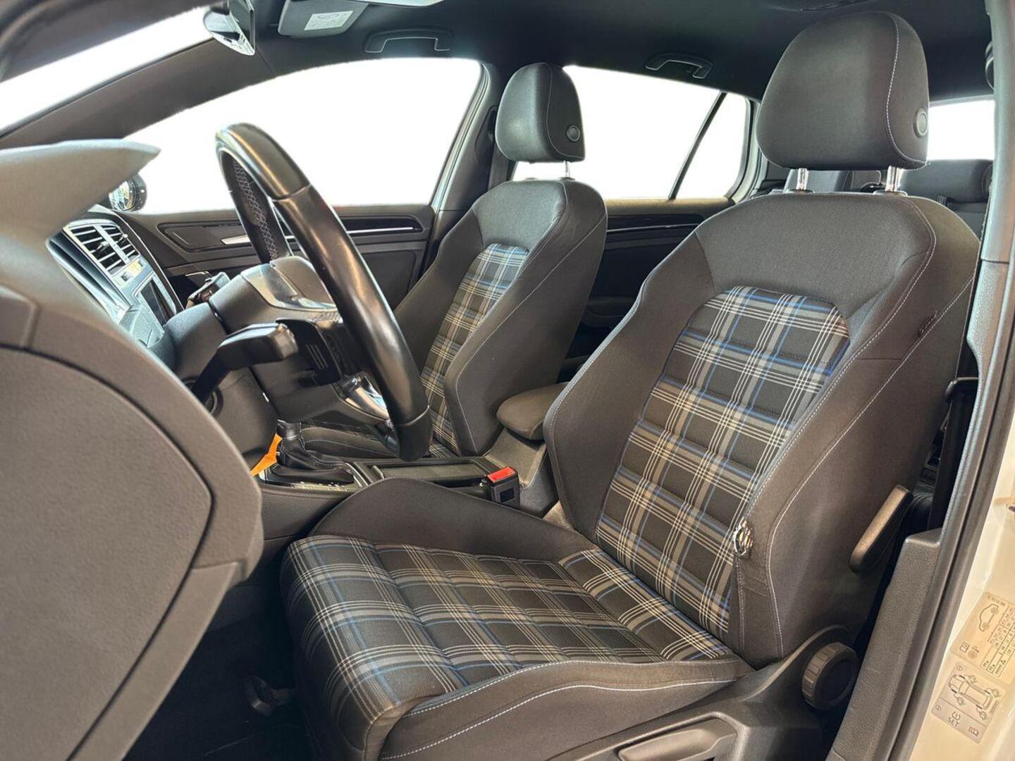 VOLKSWAGEN Golf 7