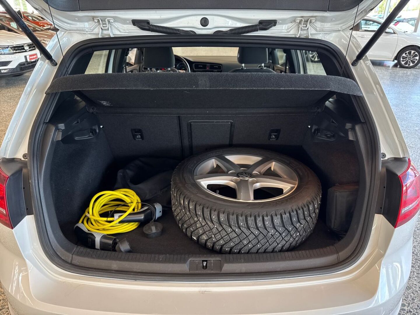 VOLKSWAGEN Golf 9