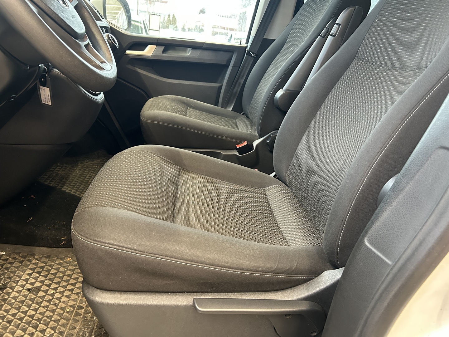 VOLKSWAGEN Caravelle 2016