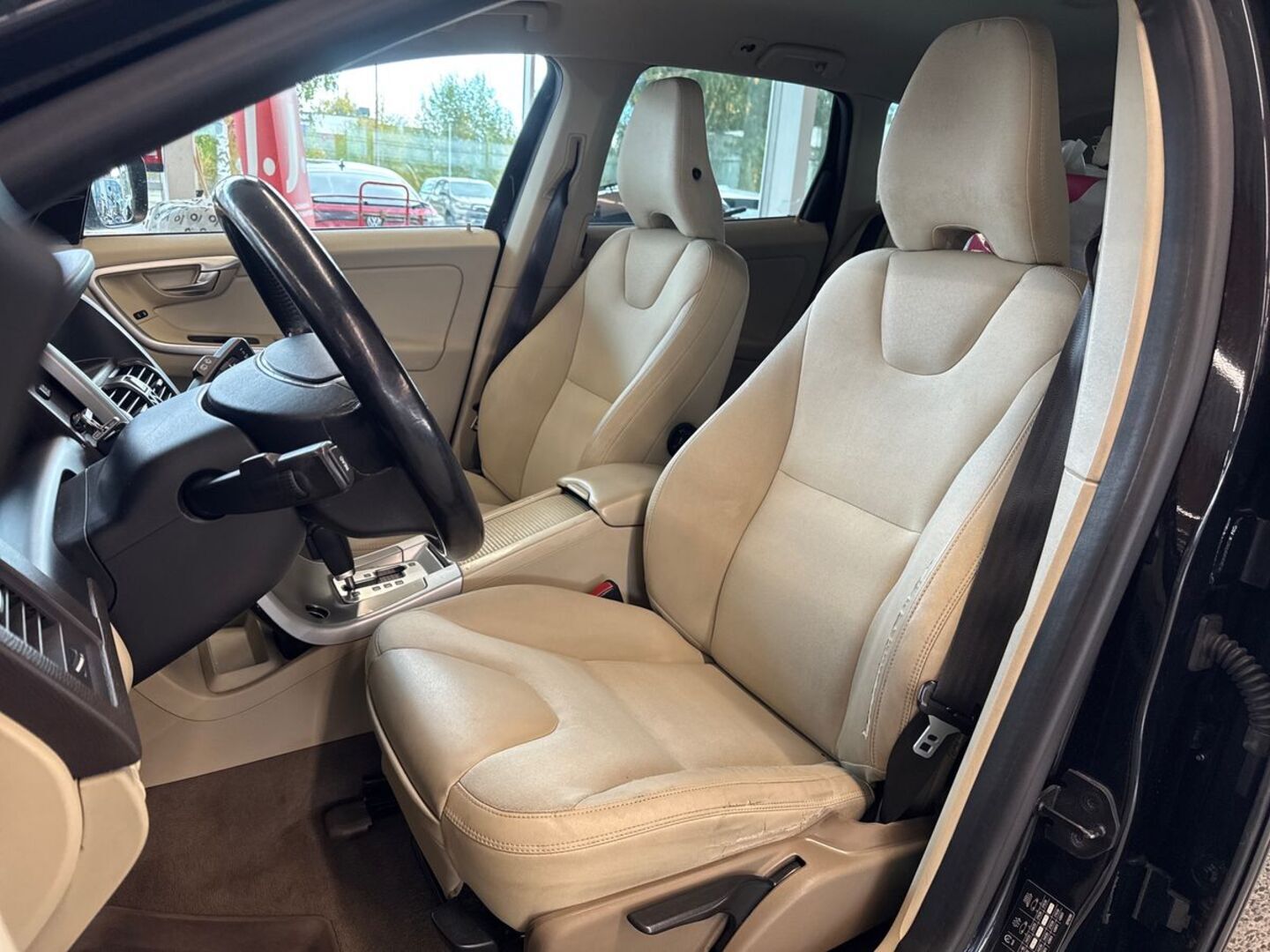 VOLVO XC60 13