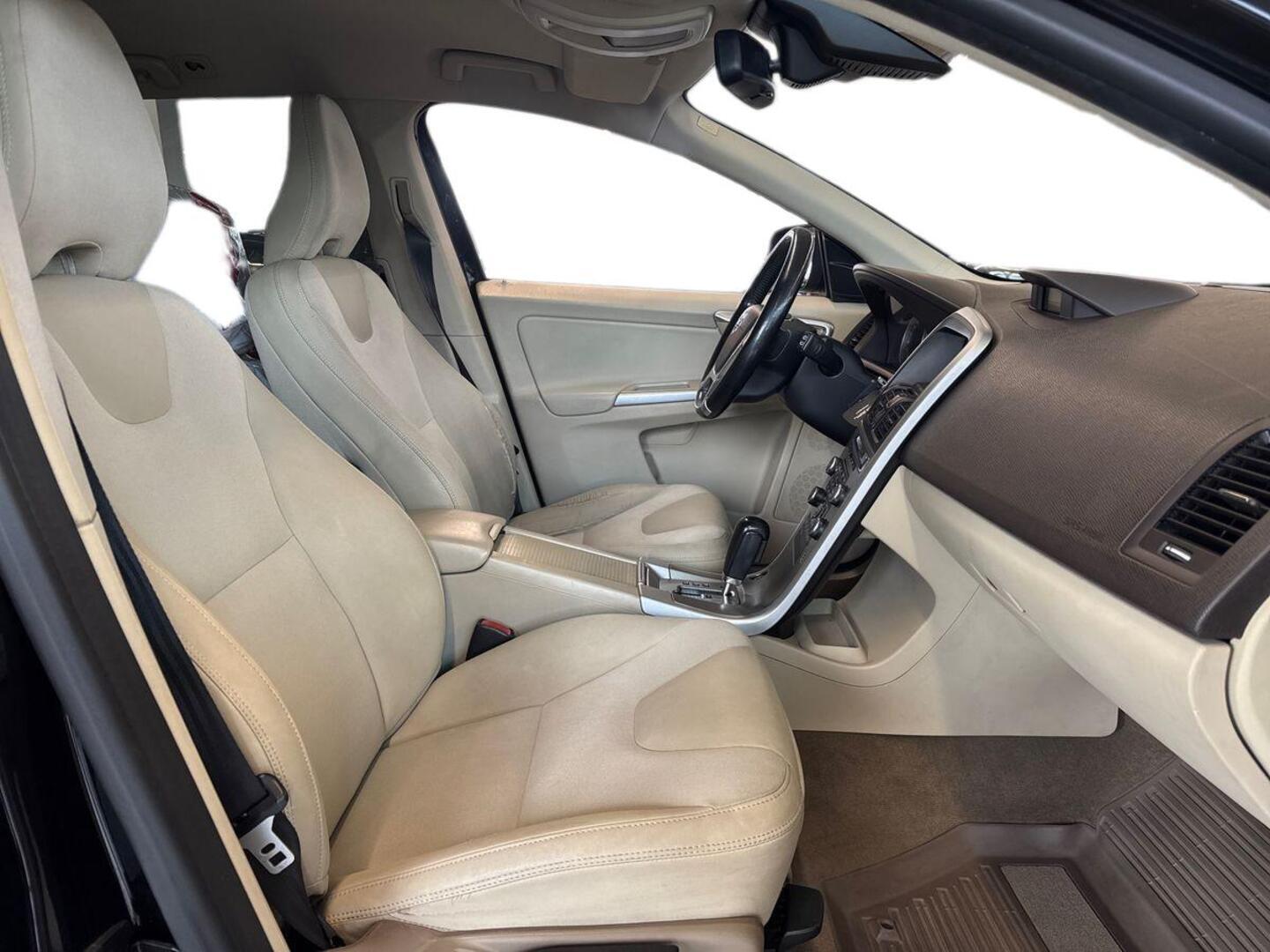 VOLVO XC60 7