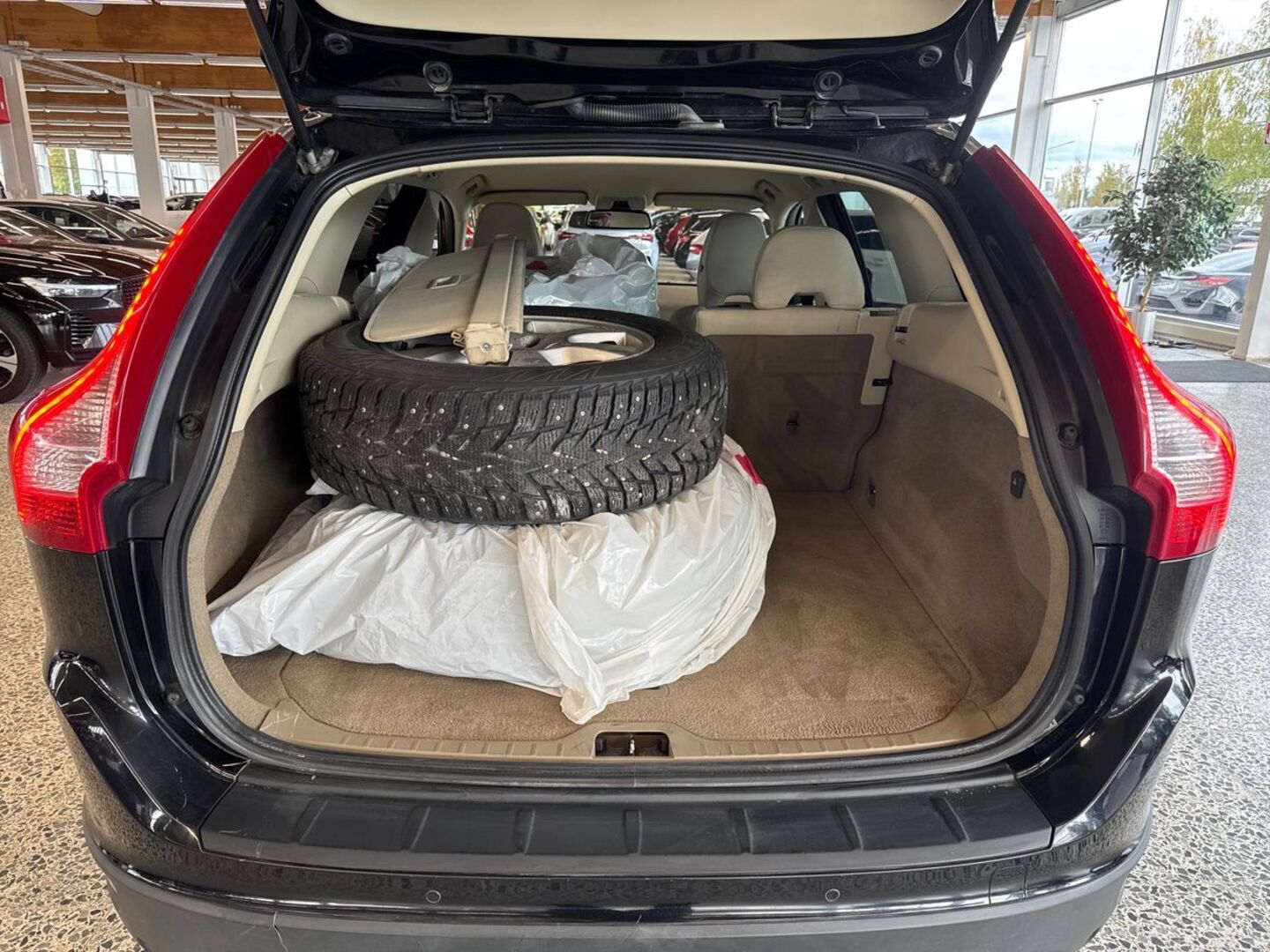 VOLVO XC60 9