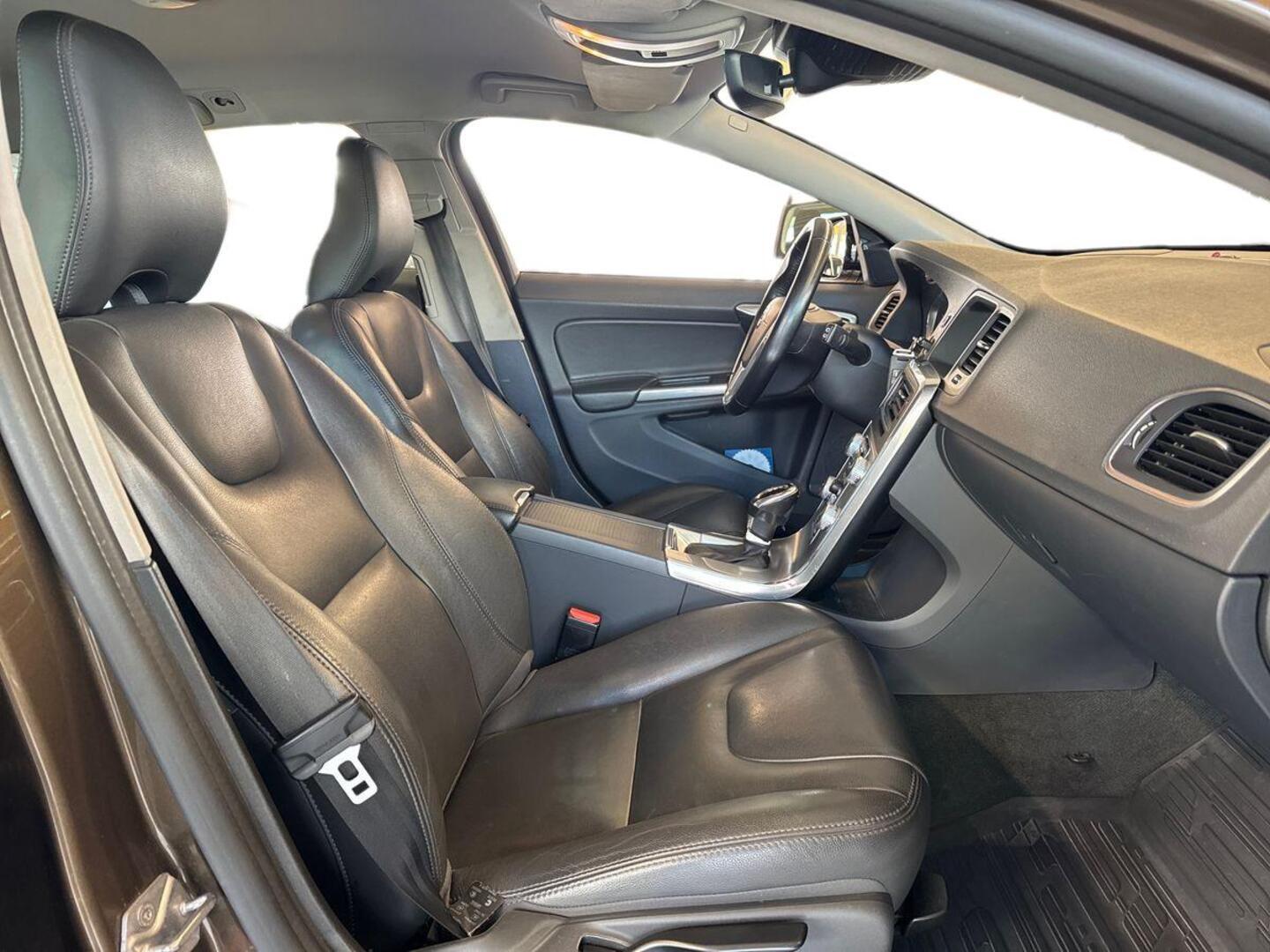 VOLVO V60 Cross Country 2016