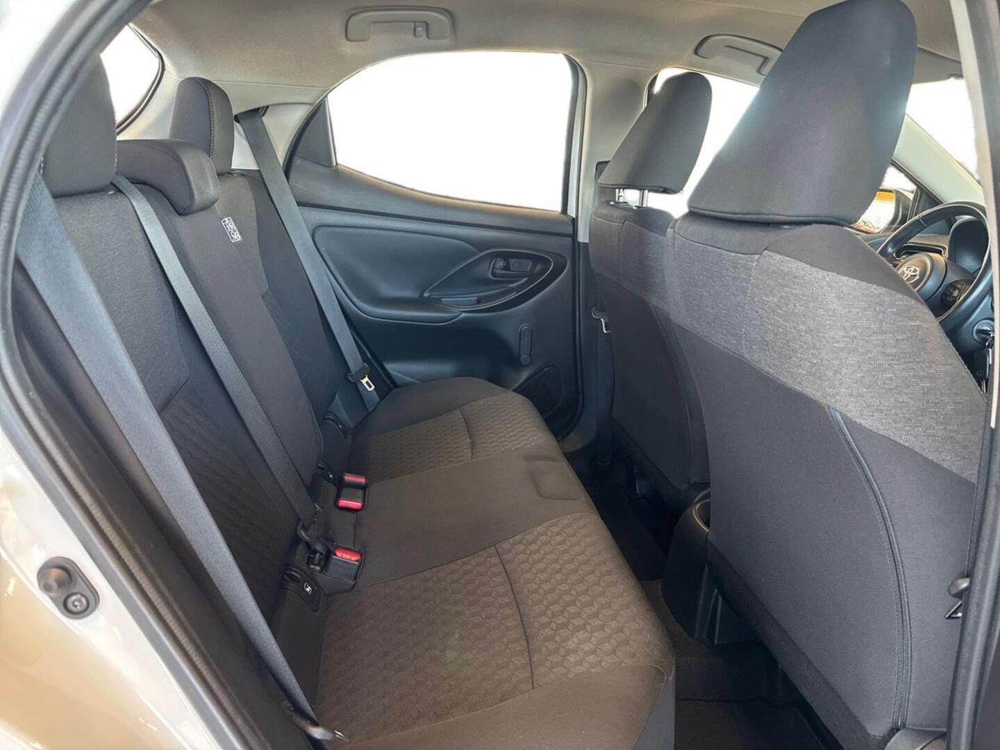 TOYOTA Yaris 10