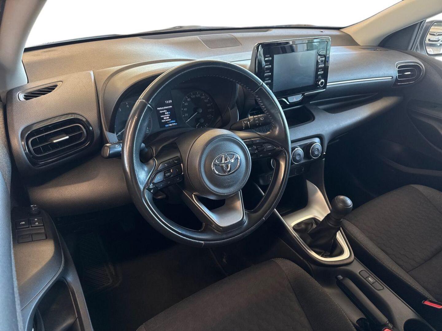 TOYOTA Yaris 7