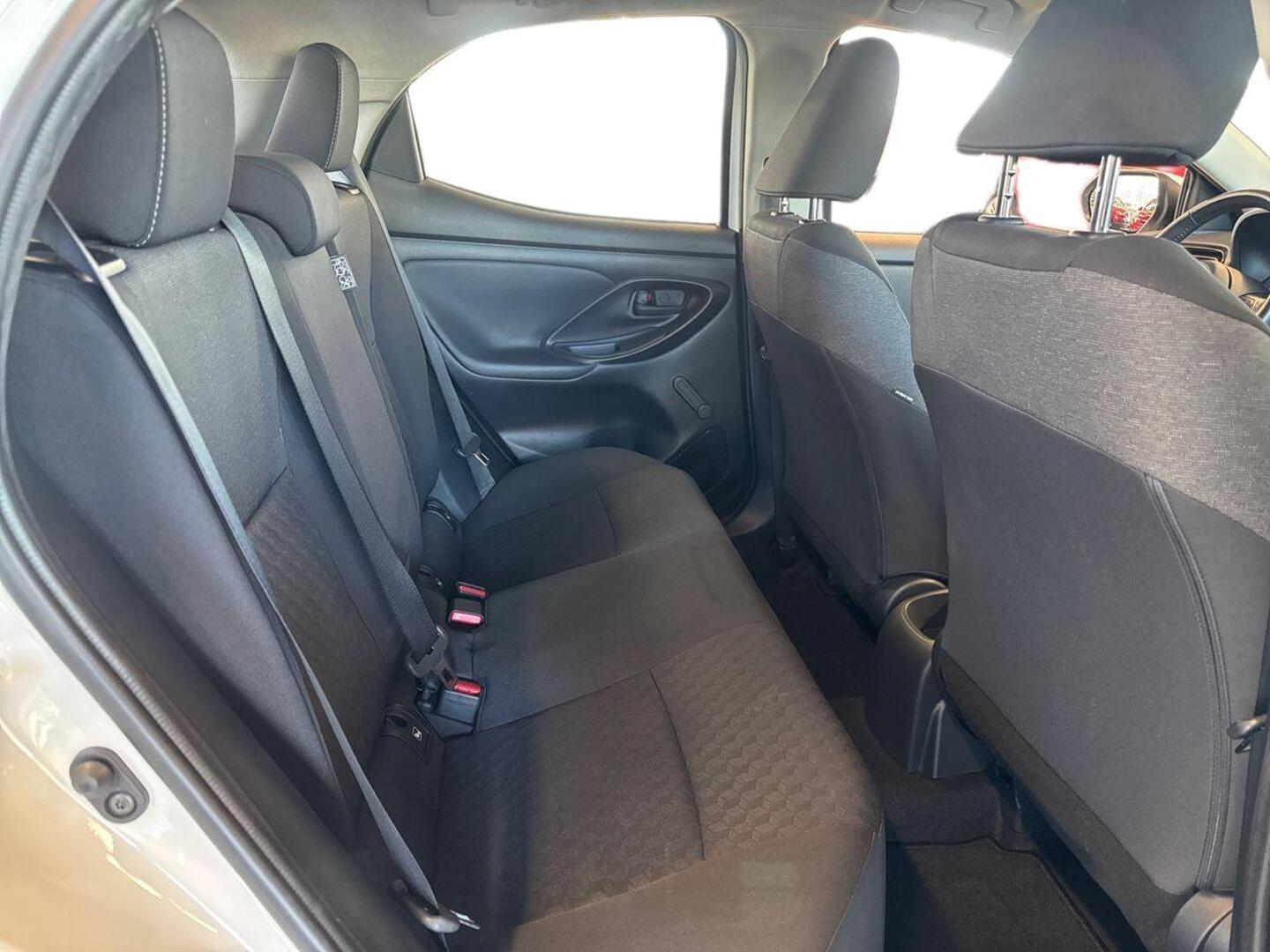 TOYOTA Yaris 10