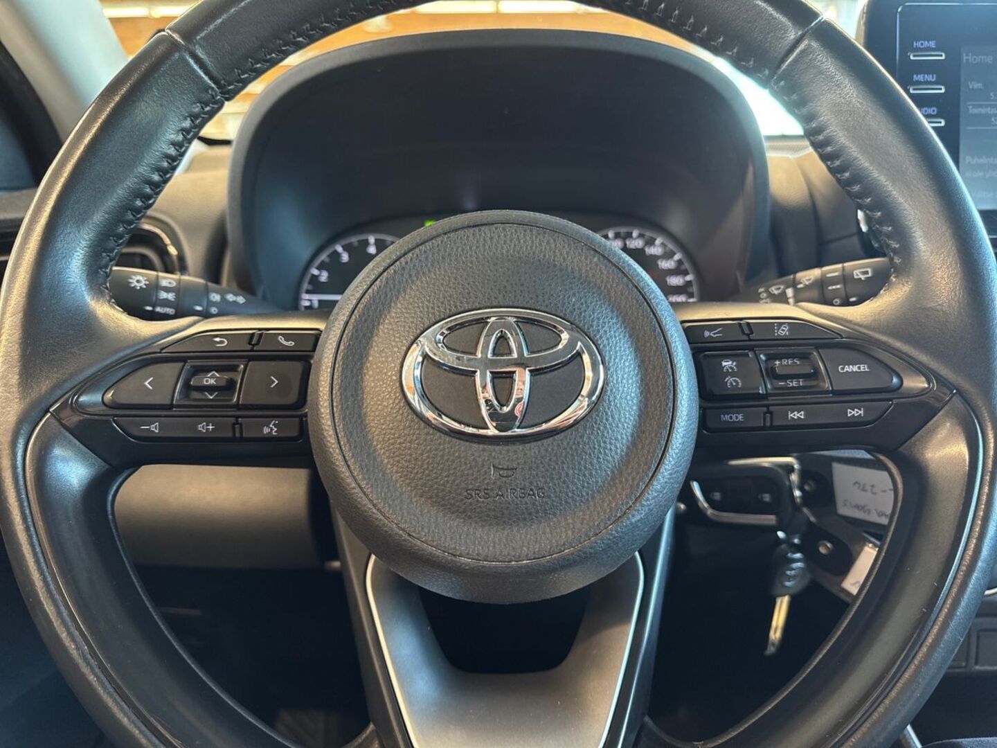 TOYOTA Yaris 15