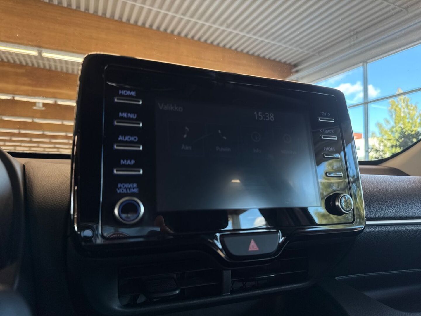 TOYOTA Yaris 18