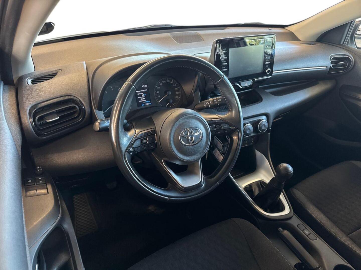 TOYOTA Yaris 7