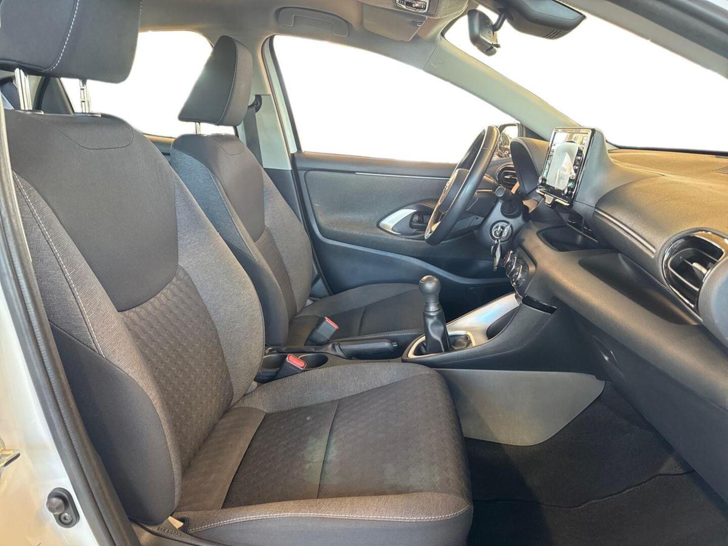 TOYOTA Yaris 9