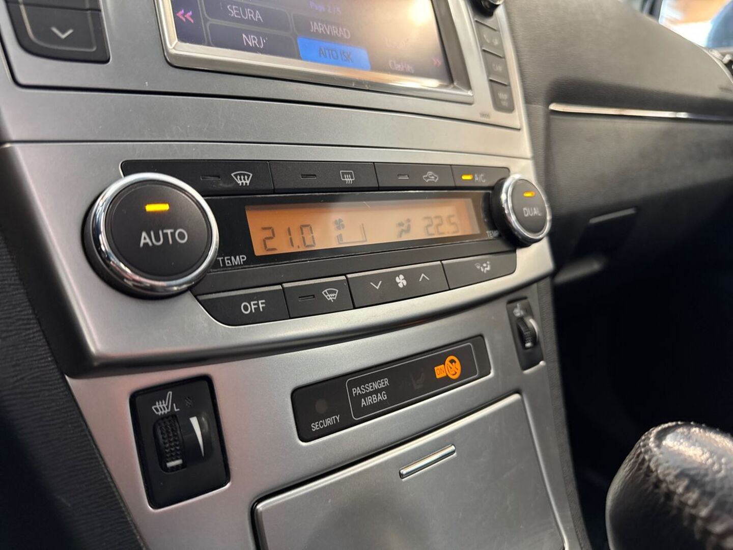 TOYOTA Avensis 2013