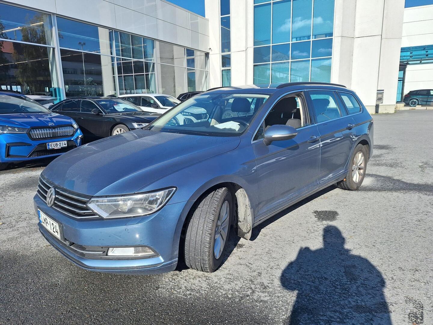 VOLKSWAGEN Passat 1