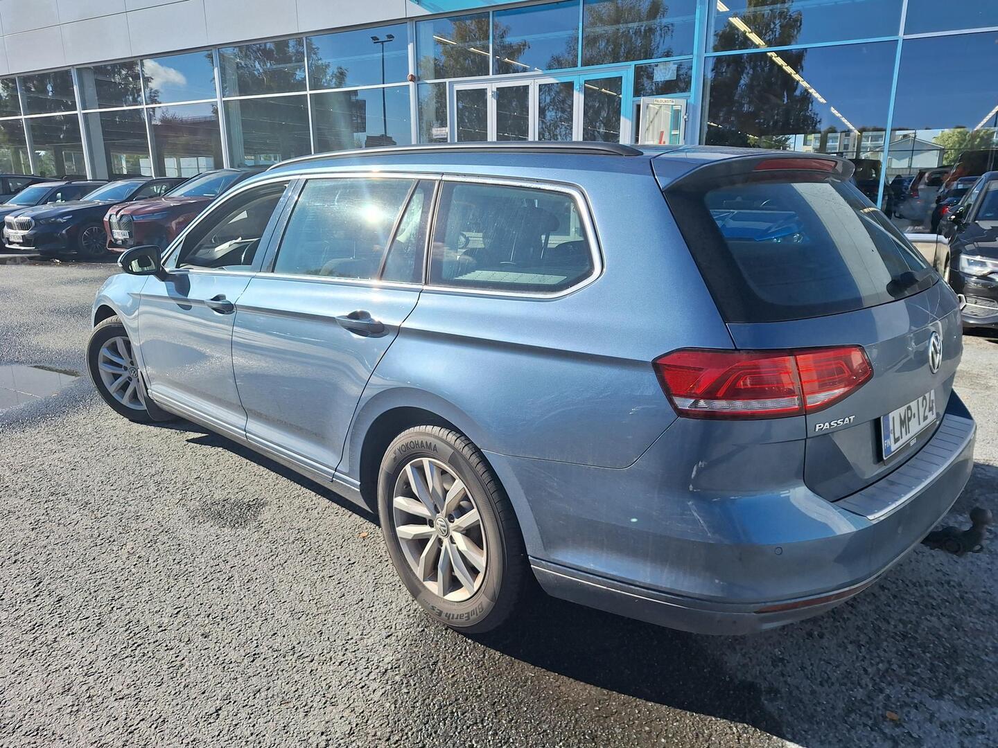 VOLKSWAGEN Passat 2