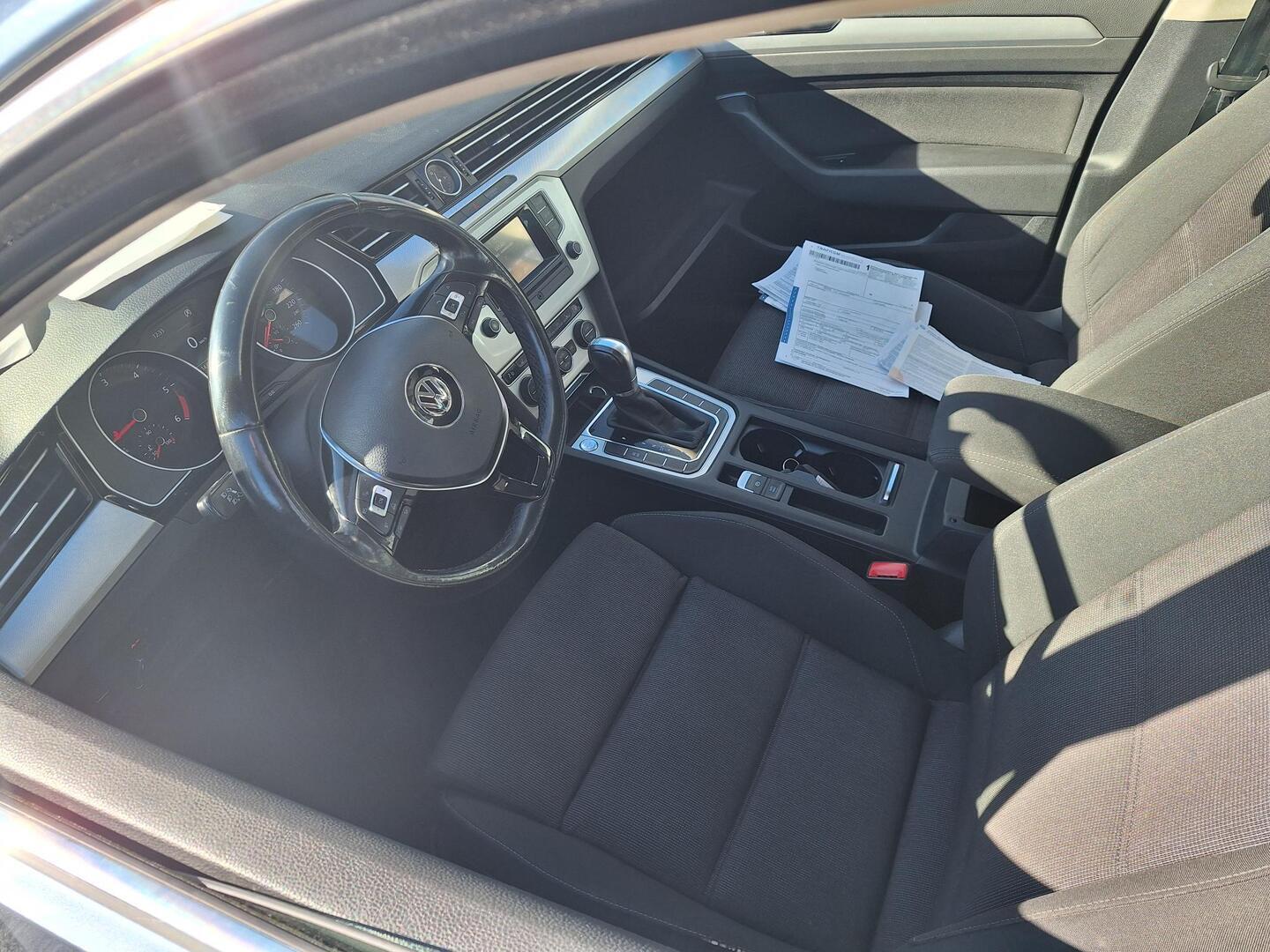VOLKSWAGEN Passat 4