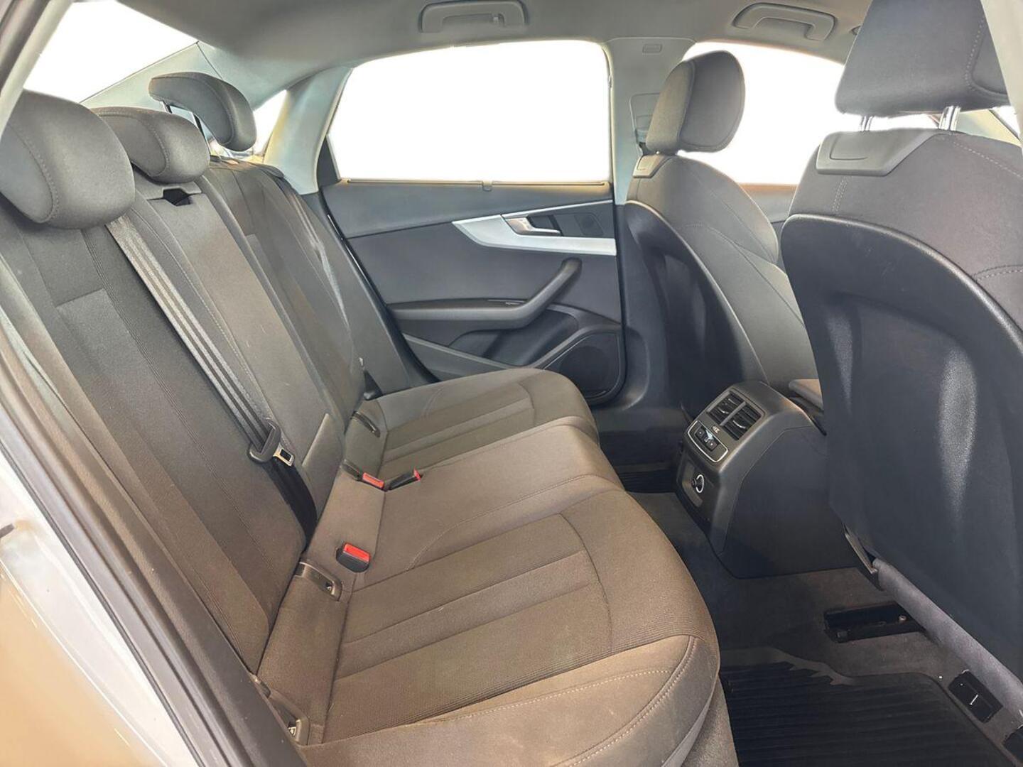 AUDI A4 8
