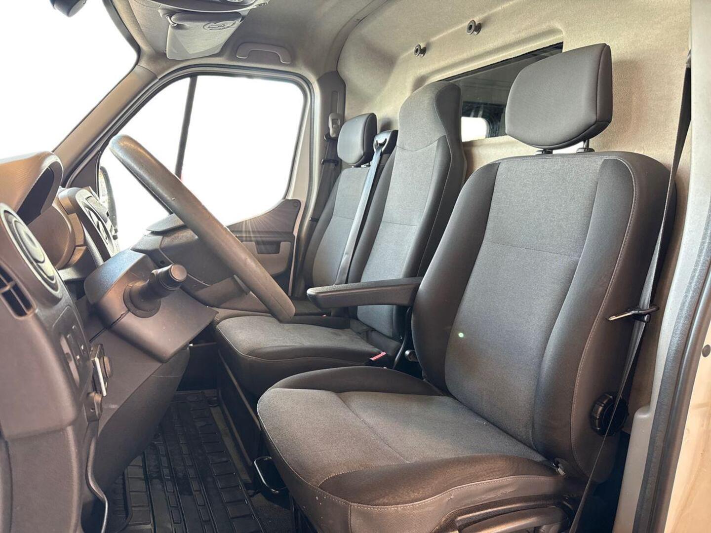 NISSAN NV400 2017