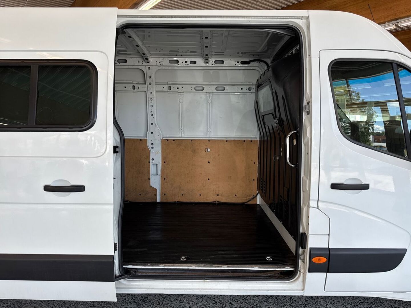 NISSAN NV400 2017