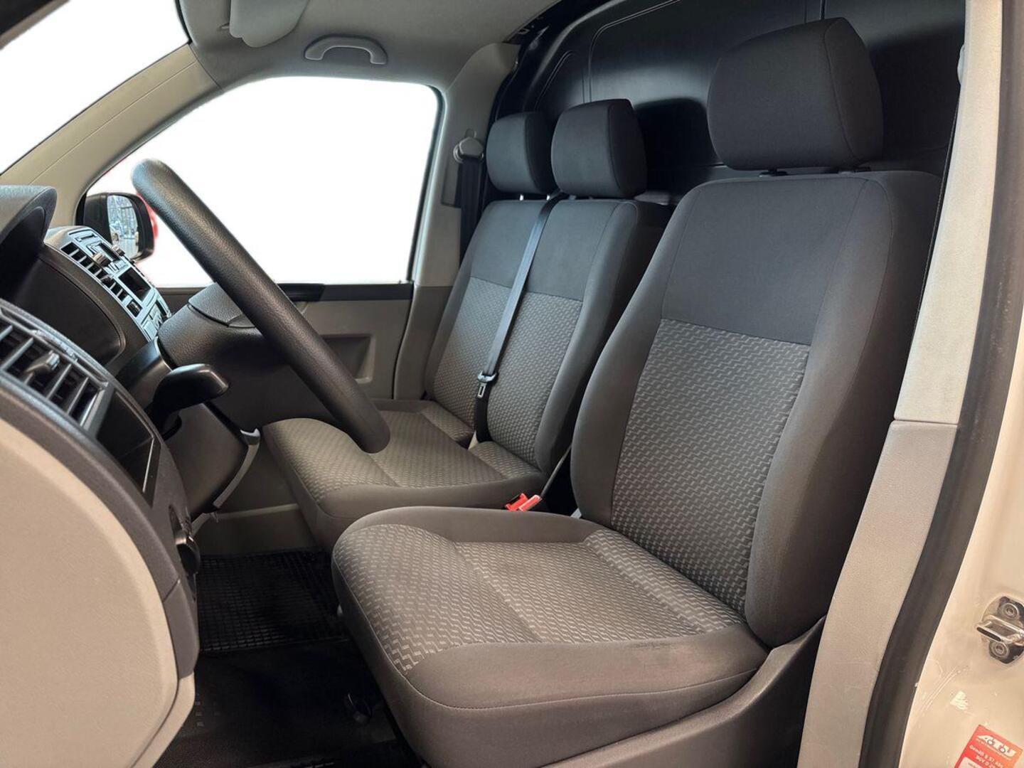 VOLKSWAGEN Transporter 11