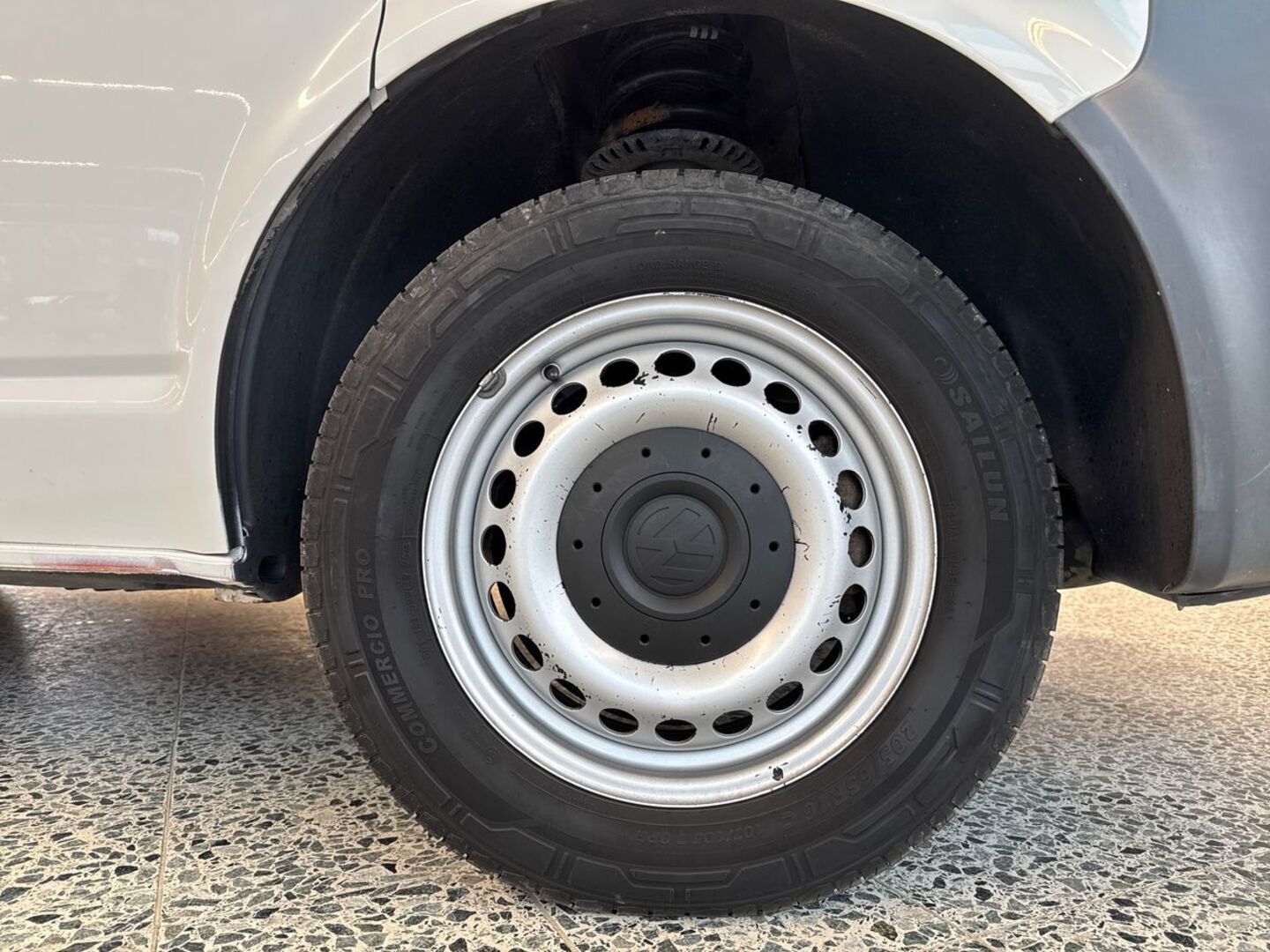 VOLKSWAGEN Transporter 13