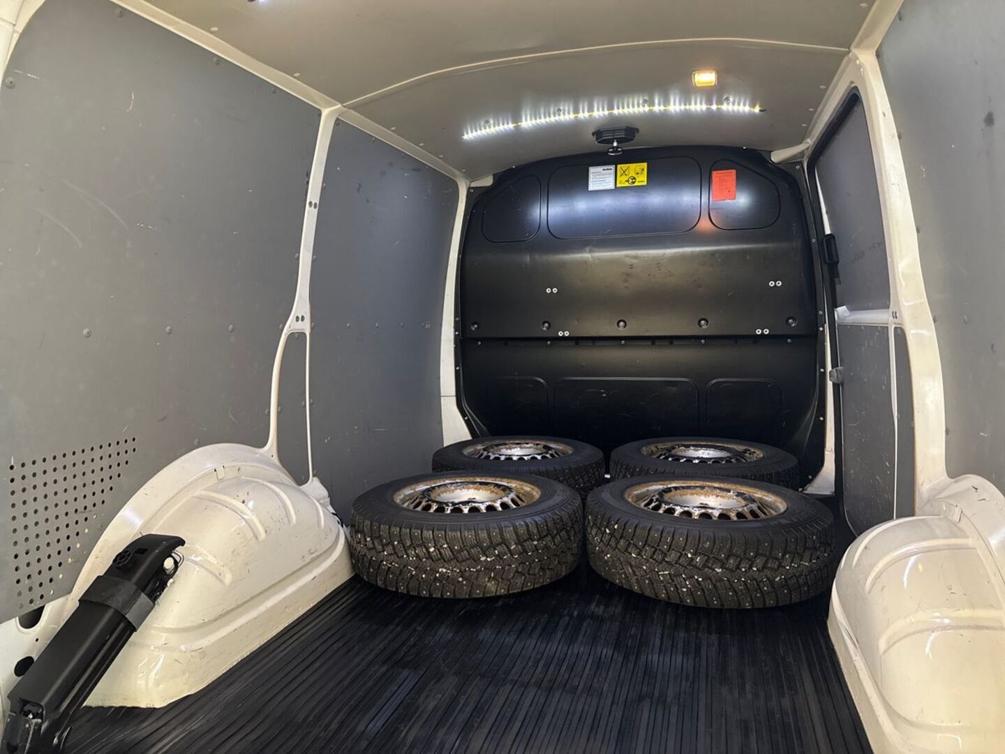 VOLKSWAGEN Transporter 17