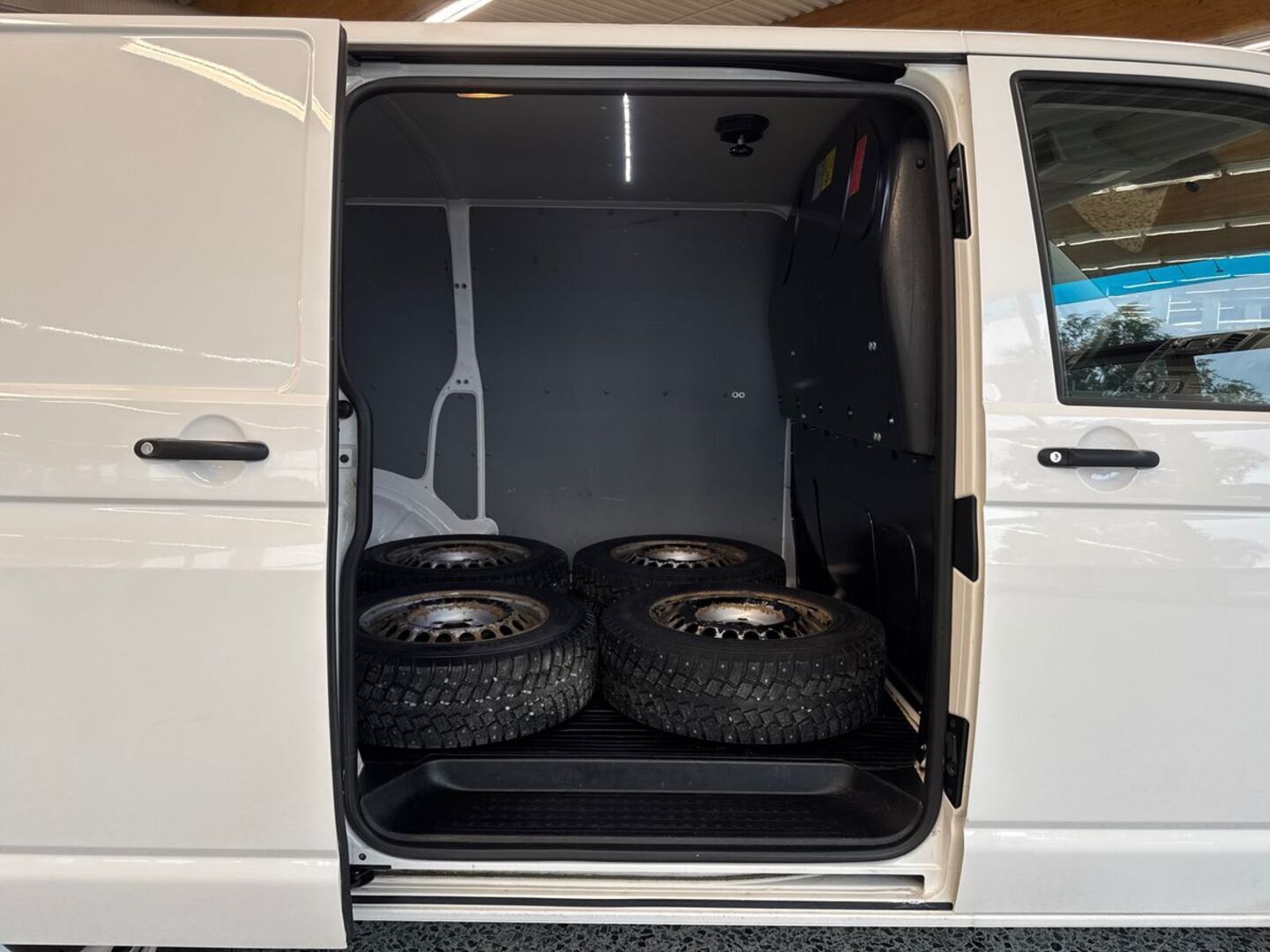 VOLKSWAGEN Transporter 5
