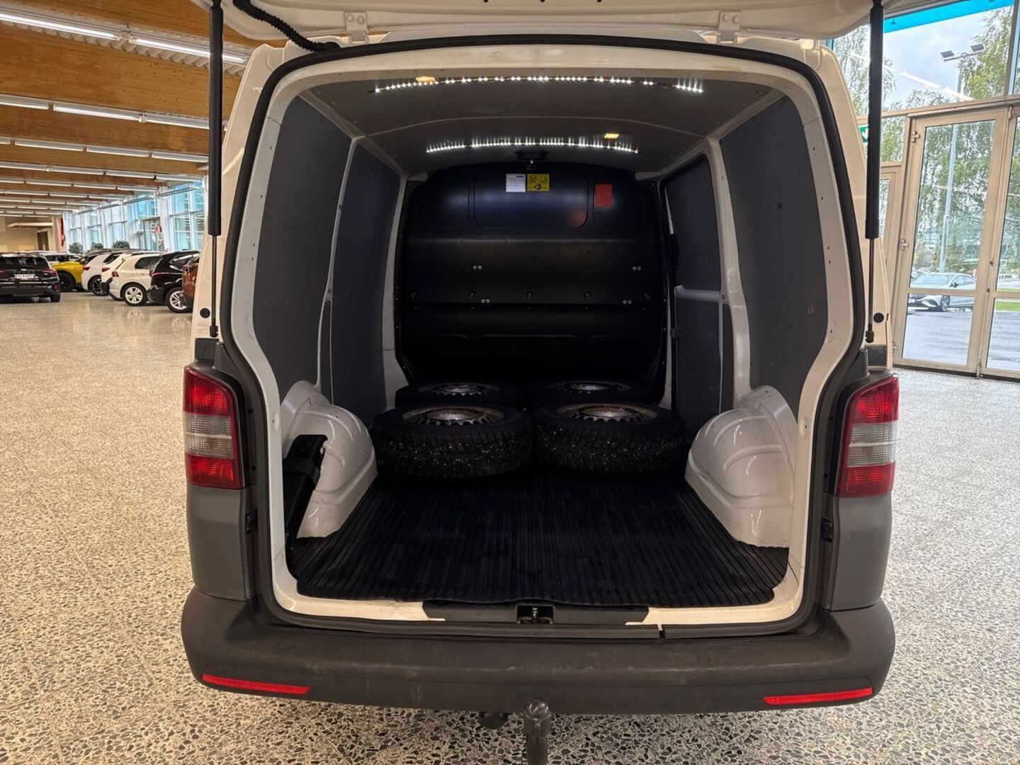 VOLKSWAGEN Transporter 9
