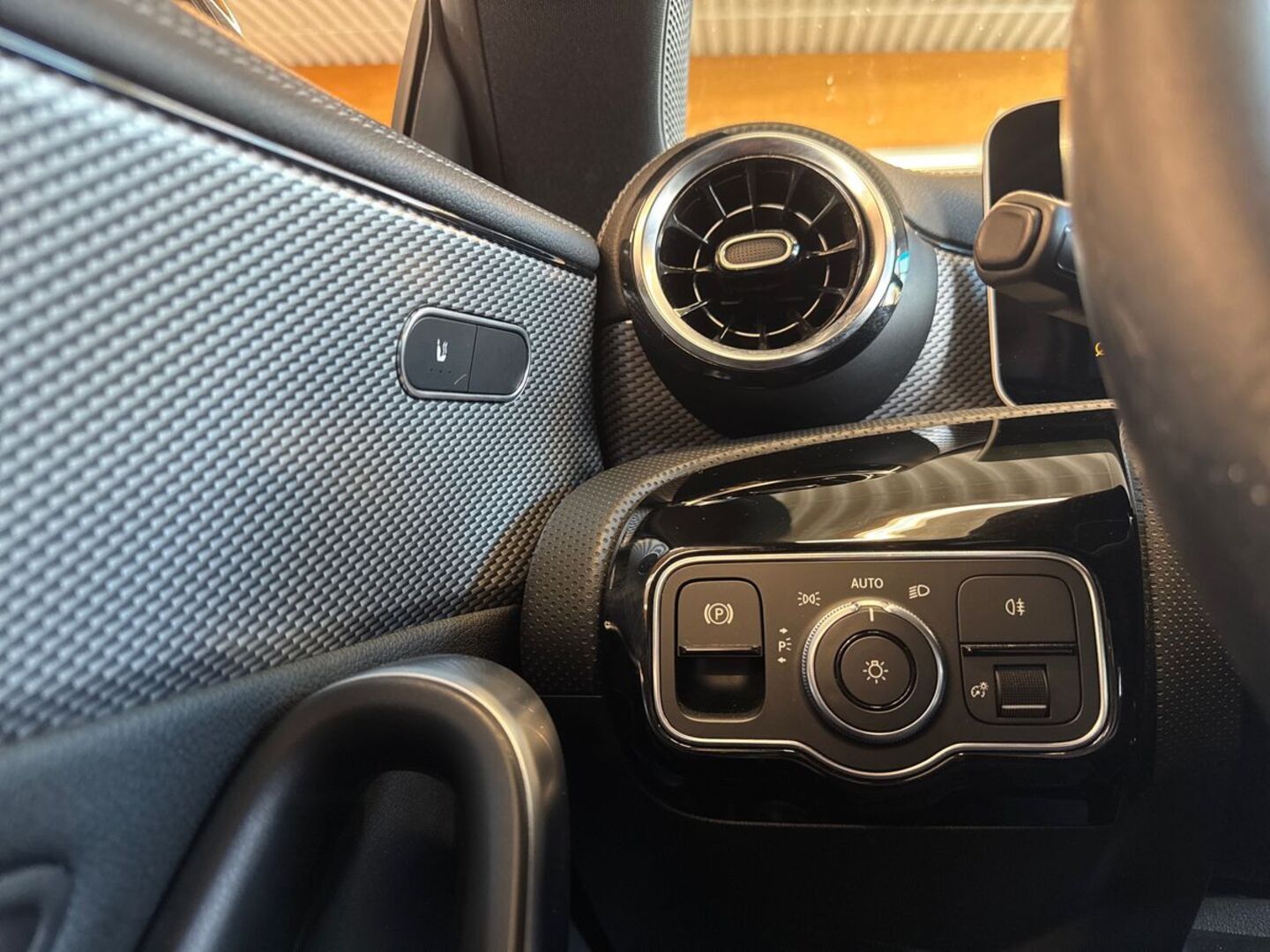 MERCEDES-BENZ CLA 18