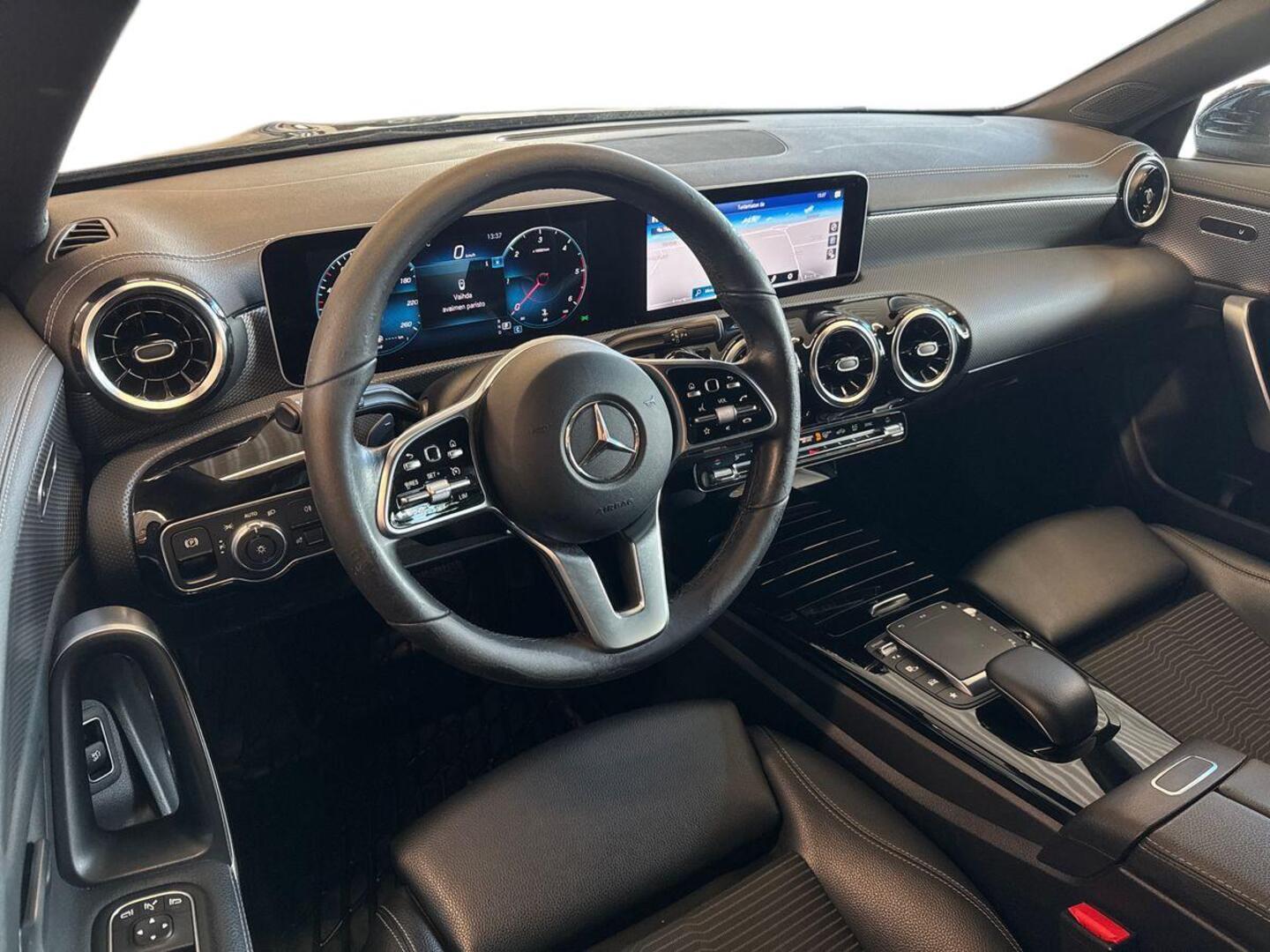 MERCEDES-BENZ CLA 7