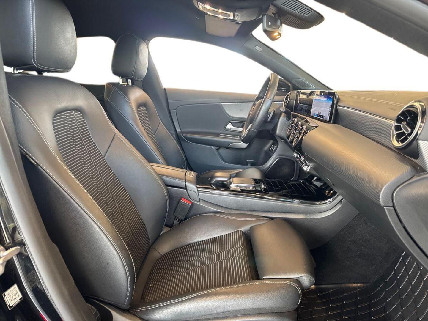 MERCEDES-BENZ CLA 9