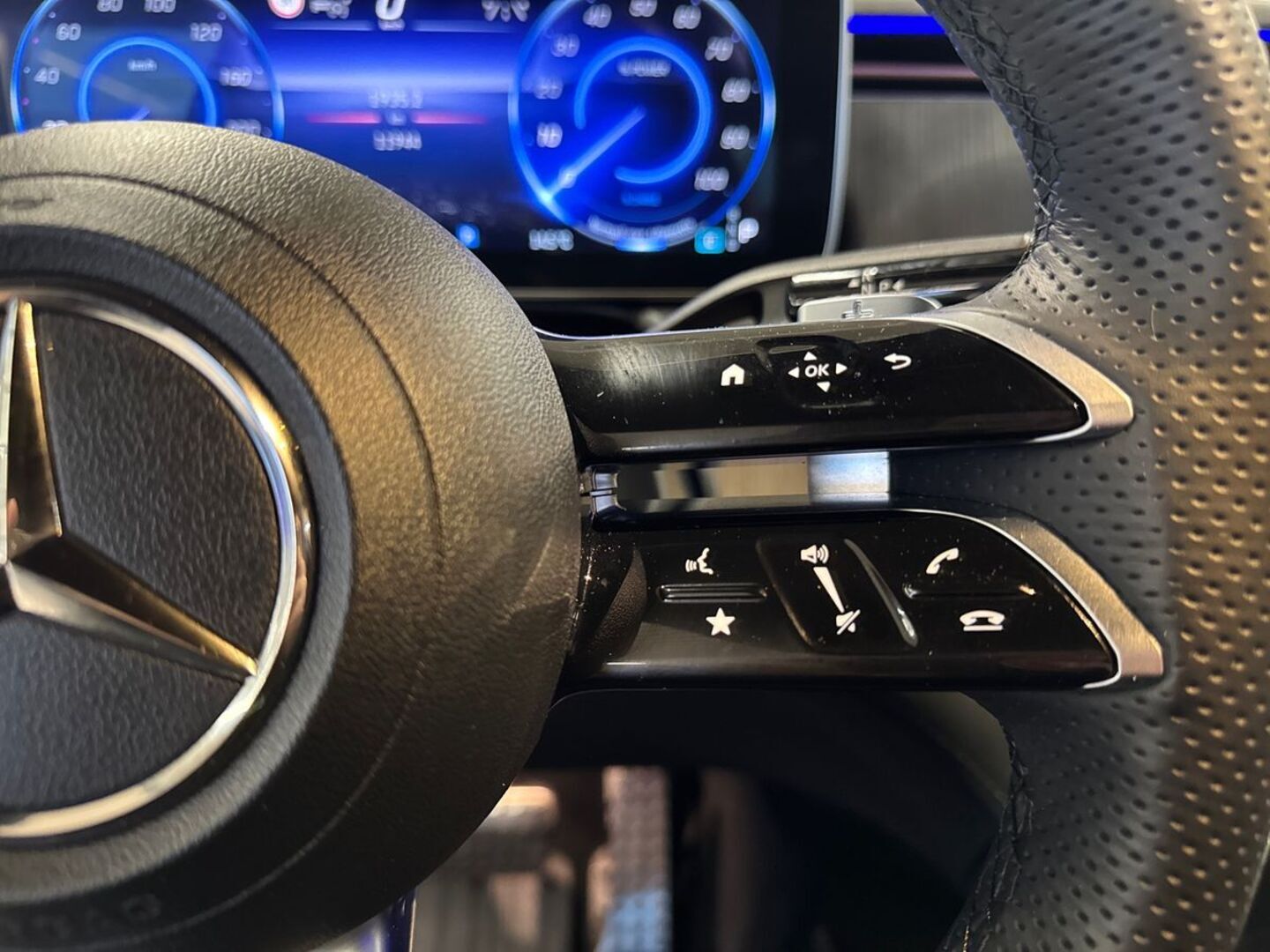 MERCEDES-BENZ EQE SUV 2025