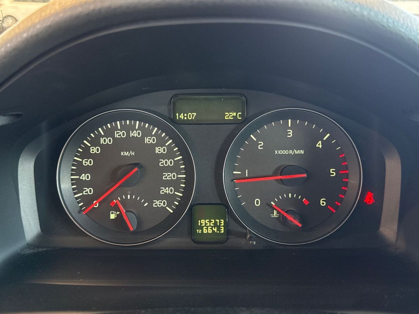 VOLVO V50 15