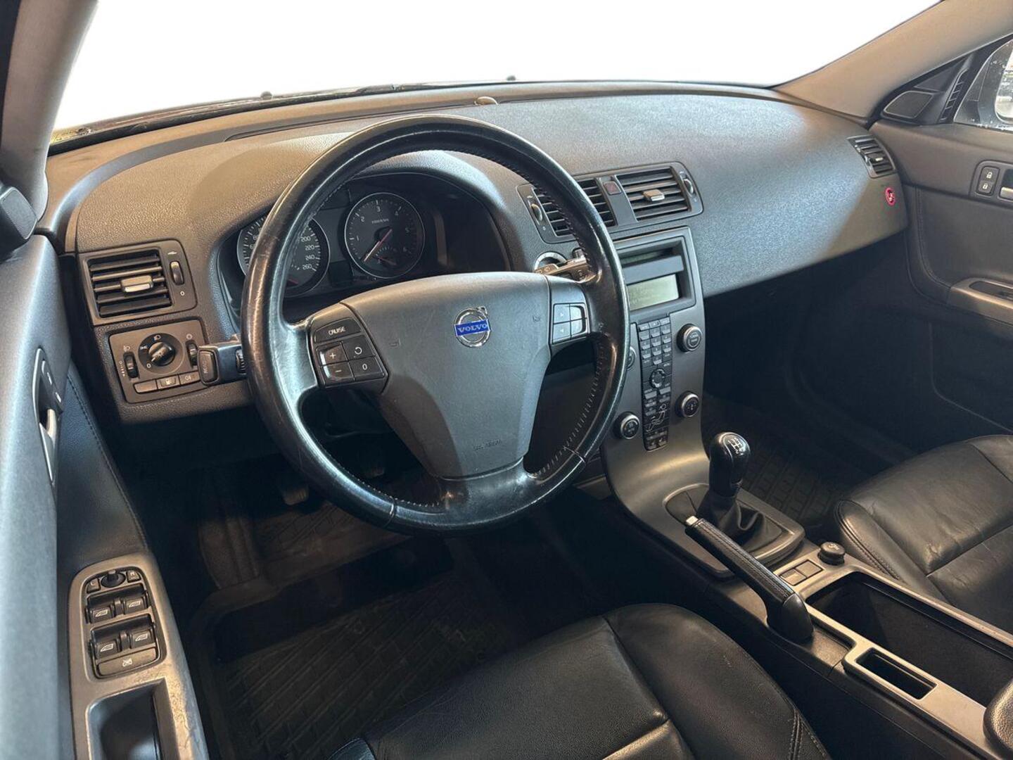 VOLVO V50 7