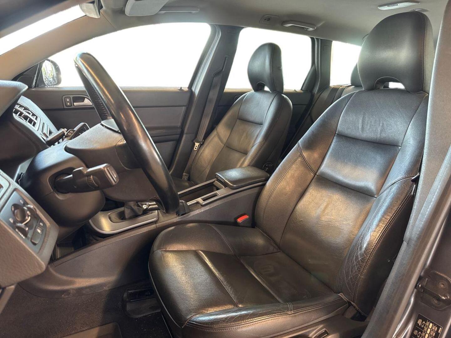 VOLVO V50 9