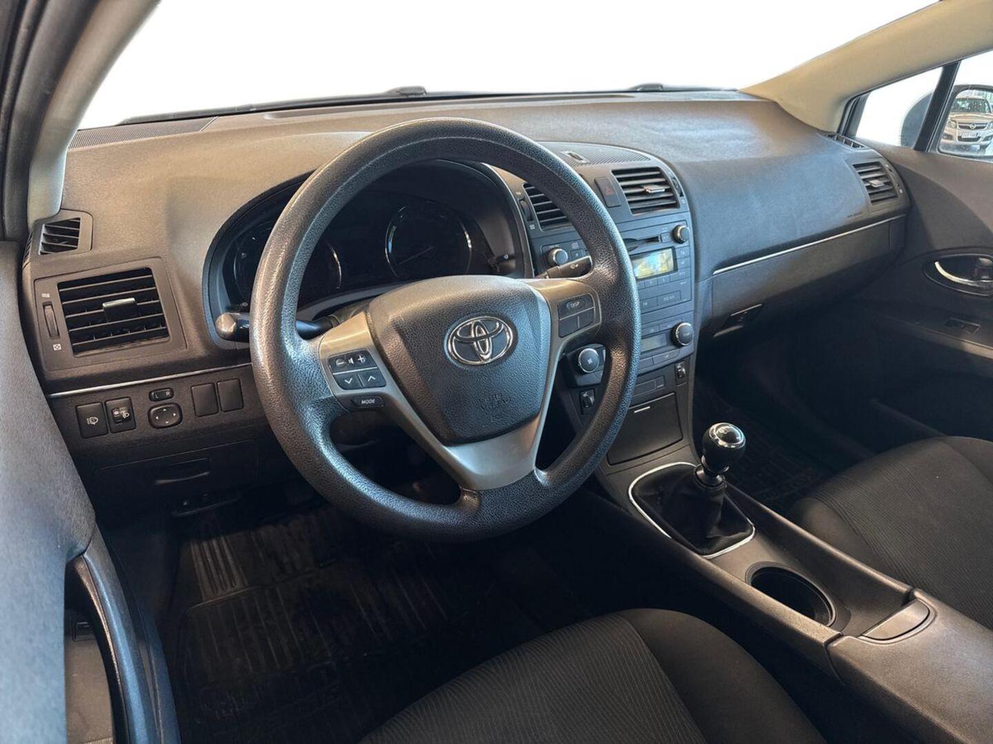 TOYOTA Avensis 7