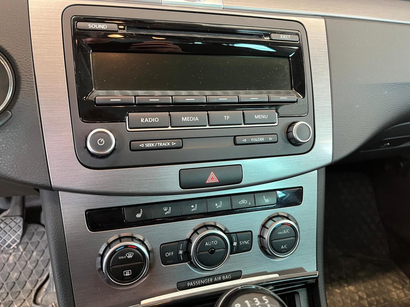 VOLKSWAGEN Passat 2014