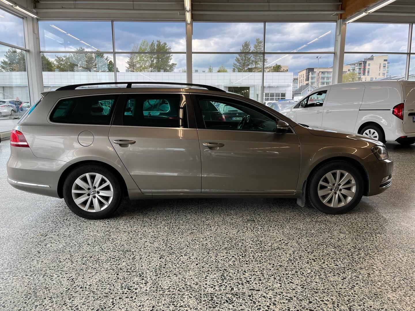 VOLKSWAGEN Passat 2014