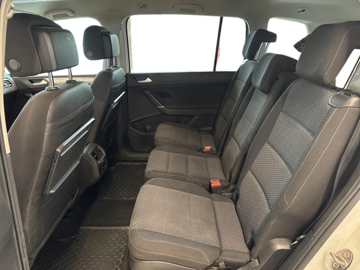 VOLKSWAGEN Touran 2018