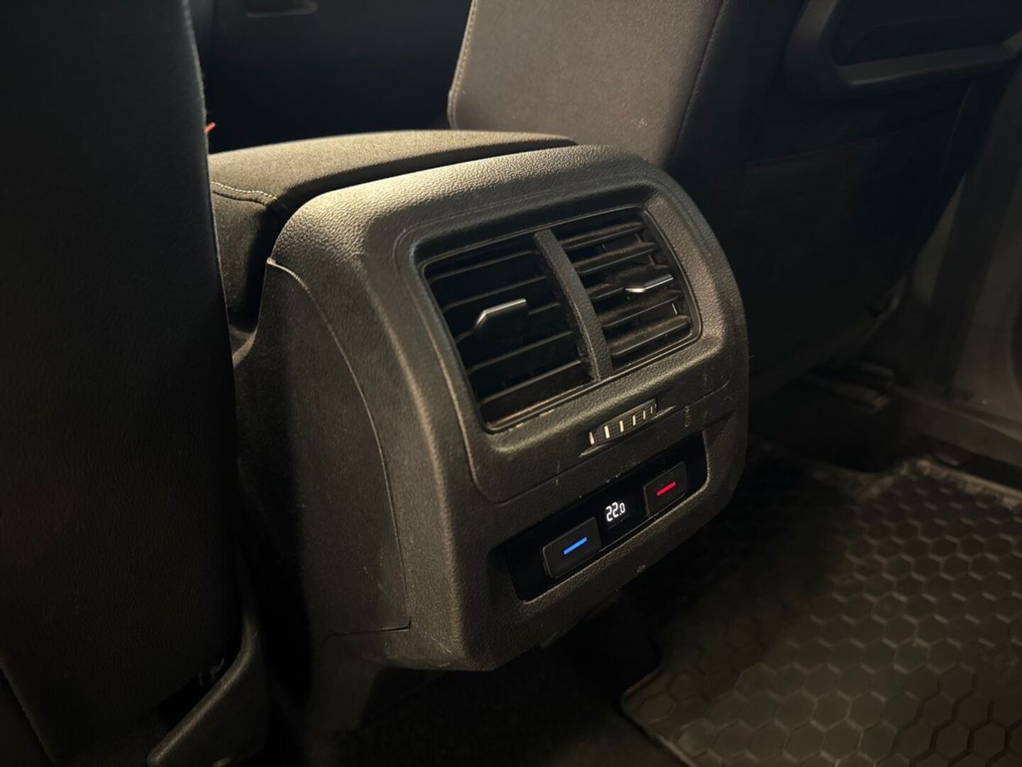 VOLKSWAGEN Touran 2018