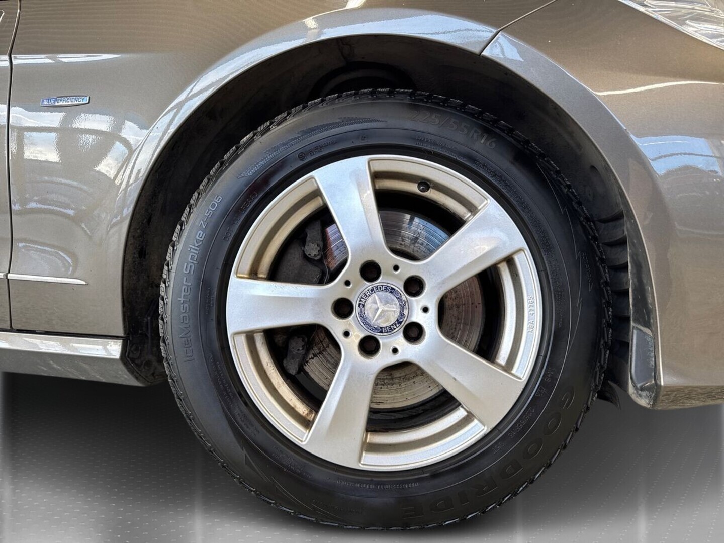 MERCEDES-BENZ E 2010