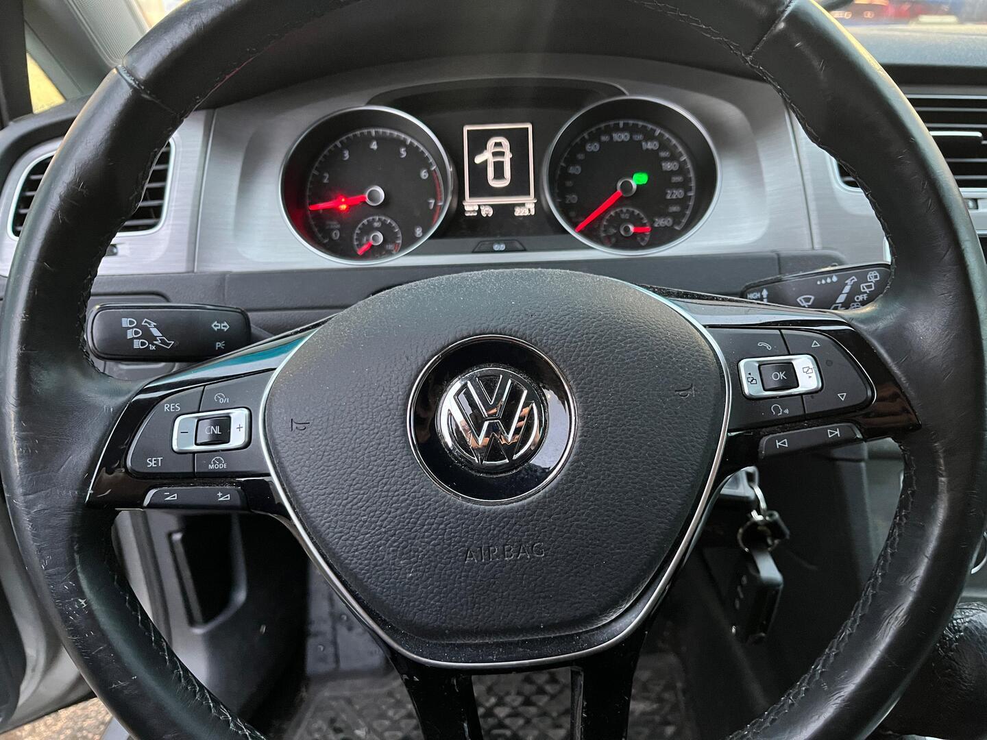 VOLKSWAGEN Golf 2016