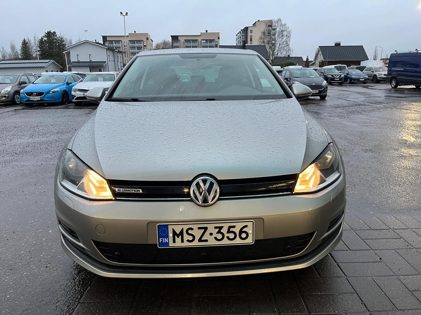 VOLKSWAGEN Golf 2016