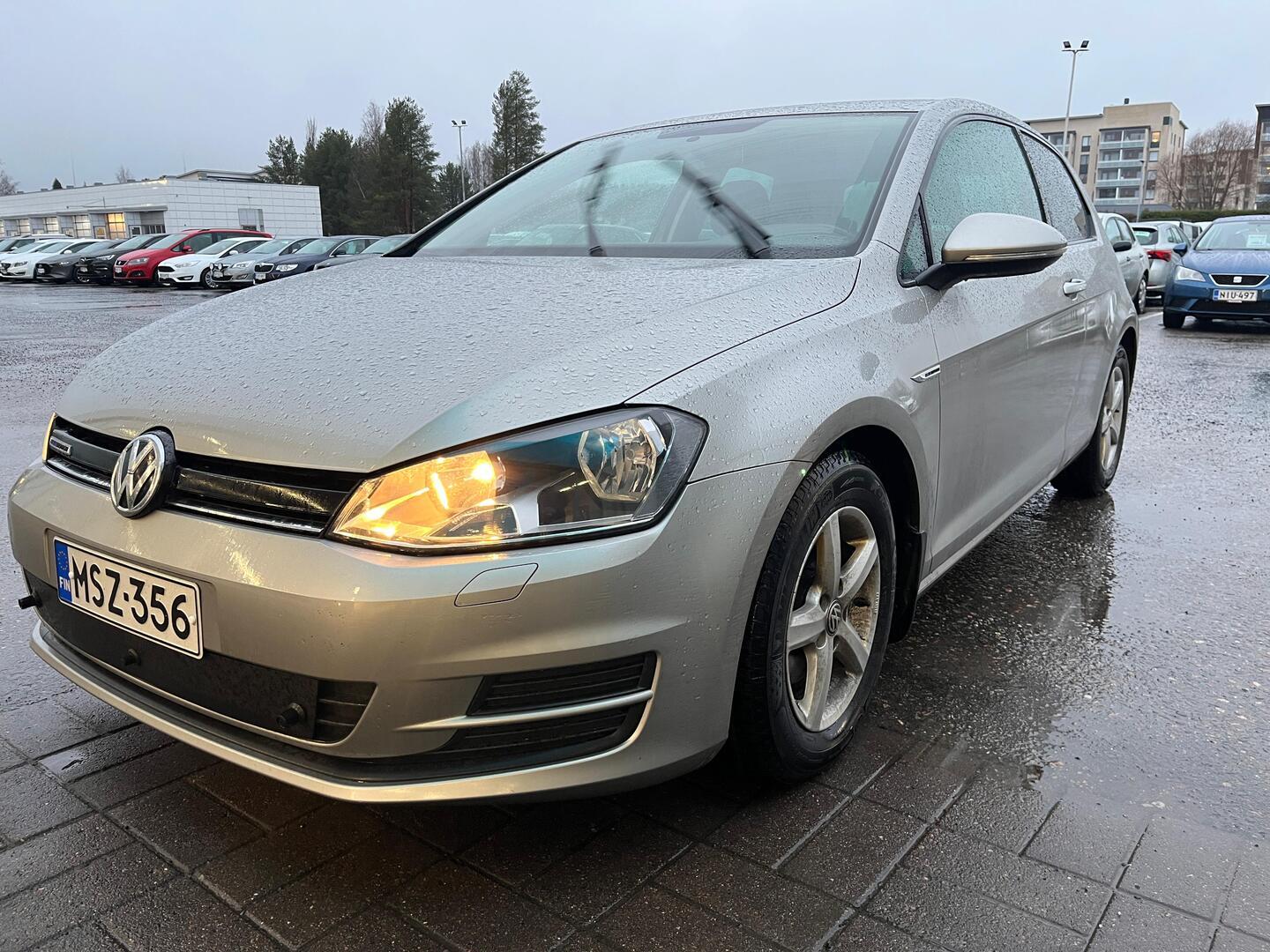 VOLKSWAGEN Golf 2016