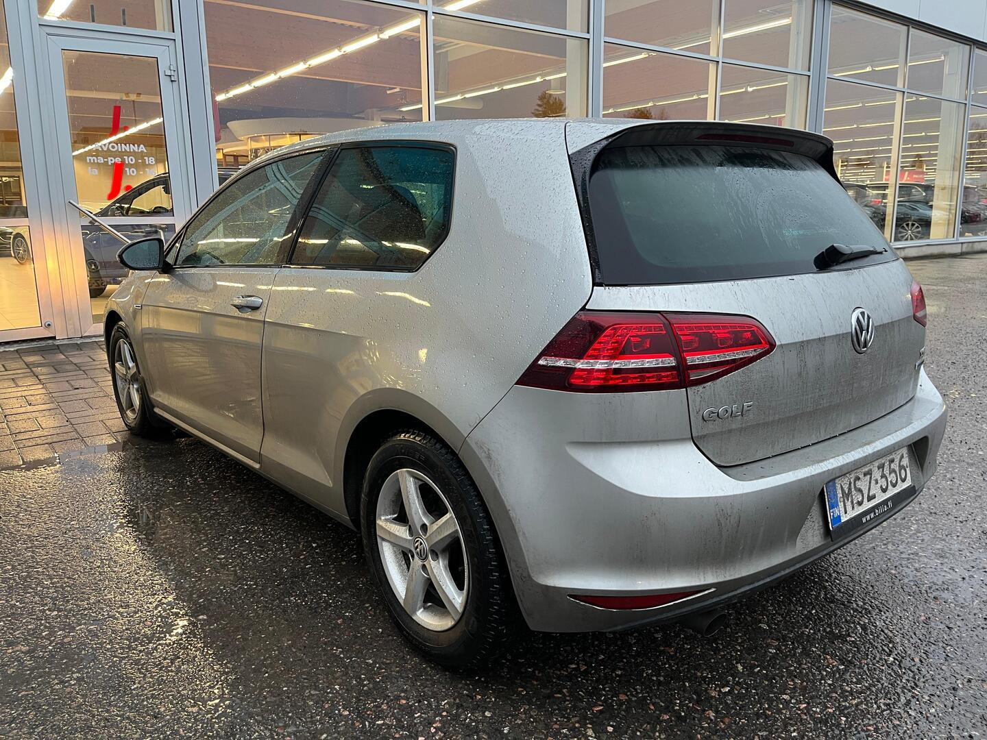VOLKSWAGEN Golf 2016