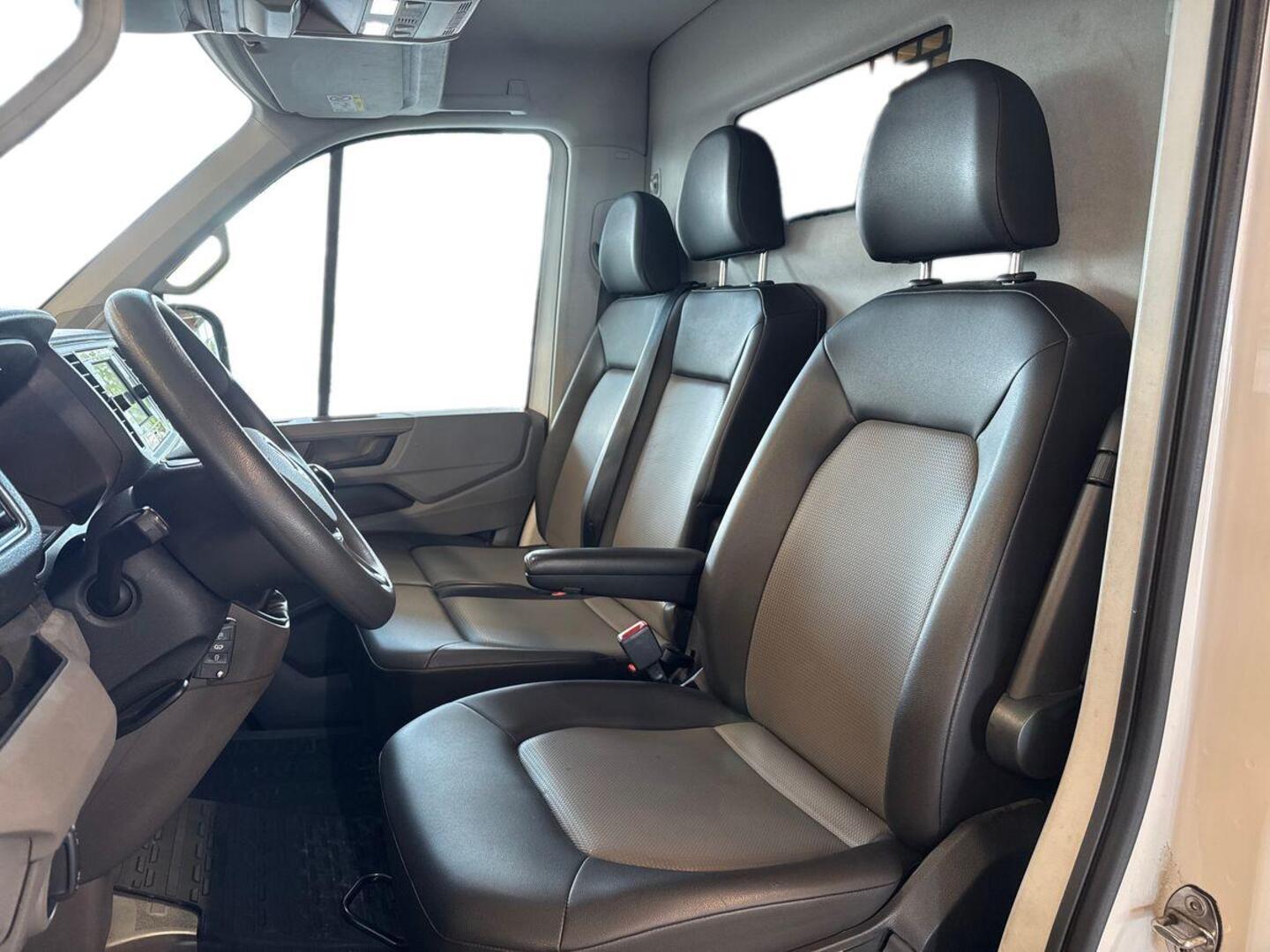 VOLKSWAGEN Crafter 11