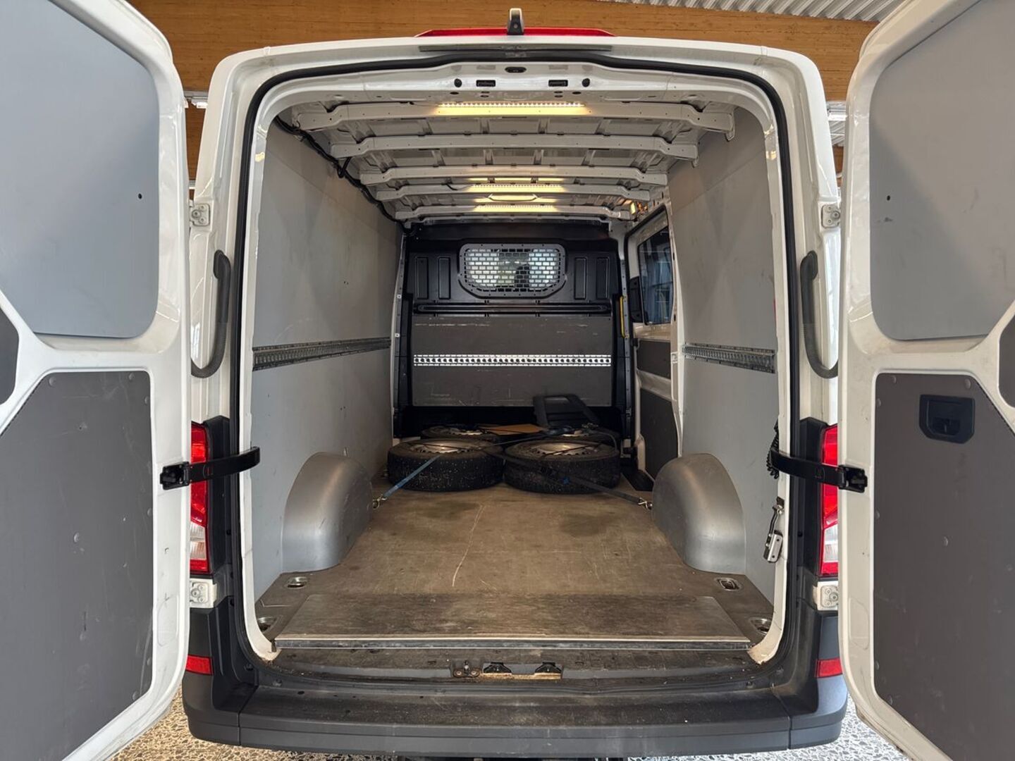 VOLKSWAGEN Crafter 9