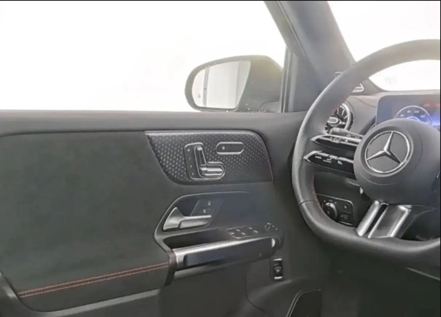 MERCEDES-BENZ EQB 2025