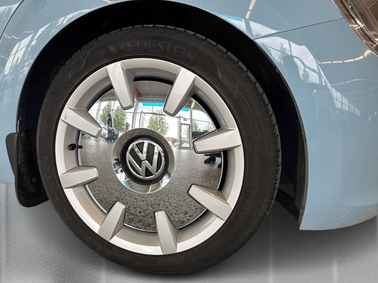 VOLKSWAGEN Beetle 2012