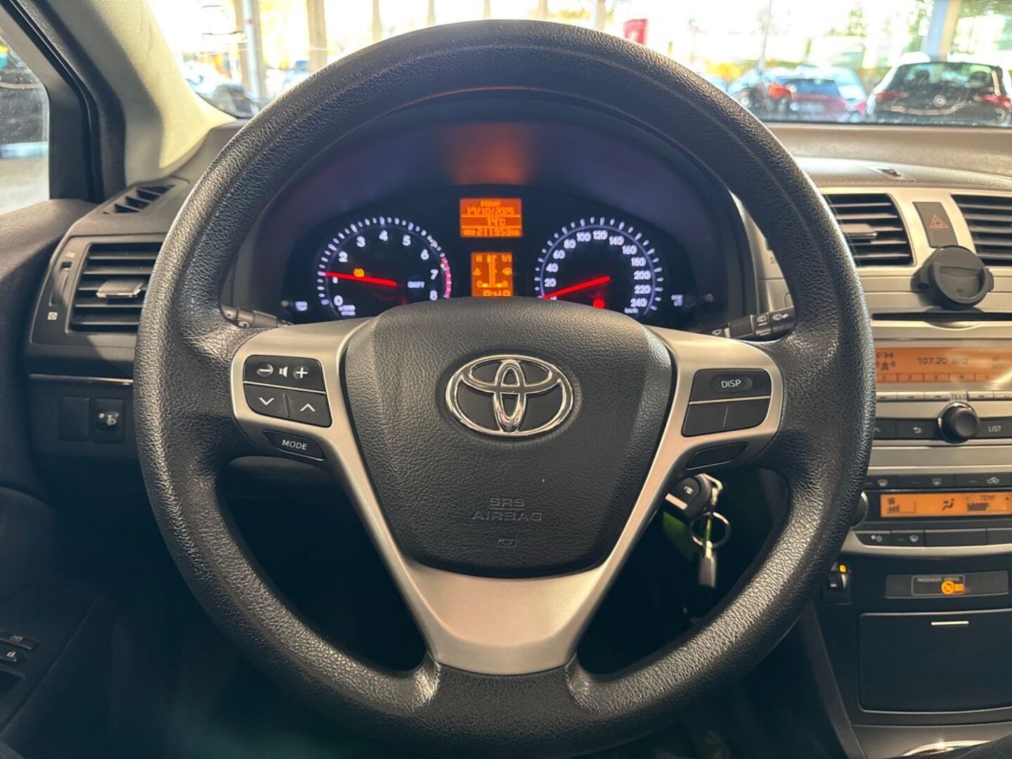 TOYOTA Avensis 2014
