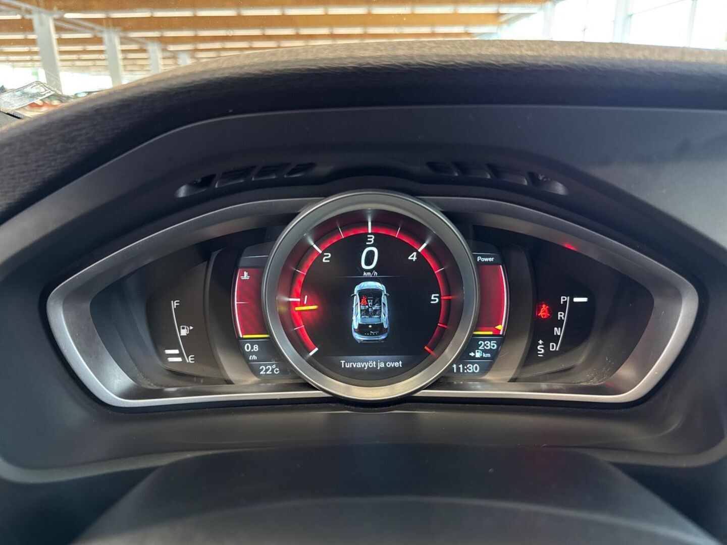 VOLVO V40 17