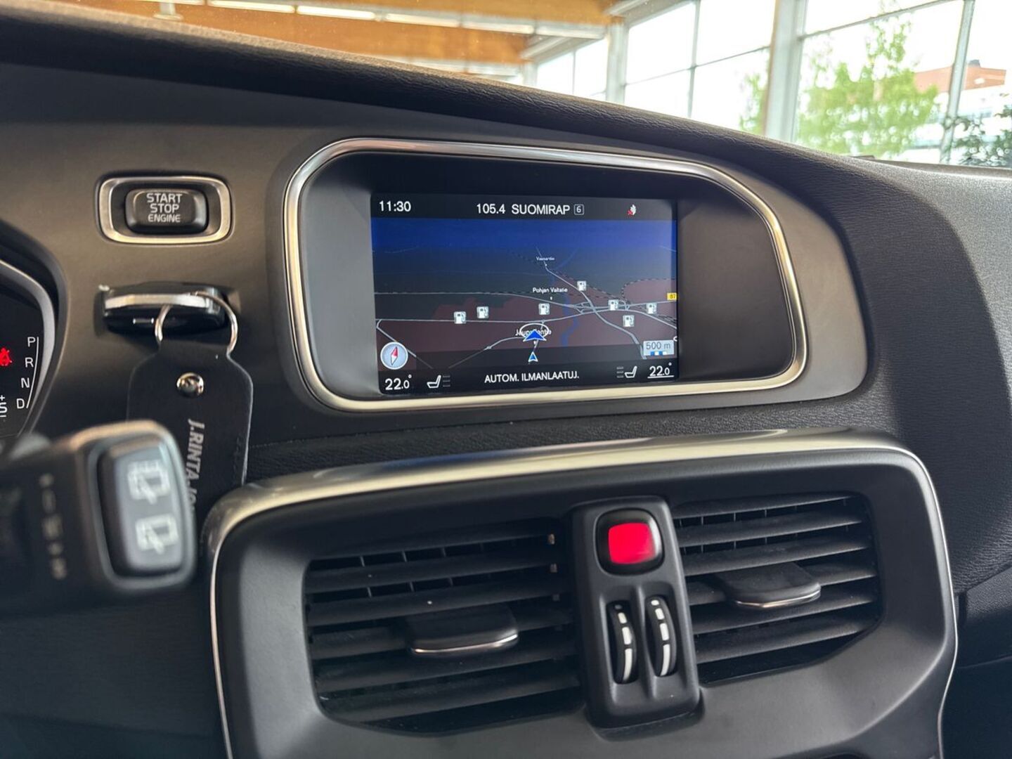 VOLVO V40 19